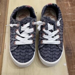 Girls Roxy slip on sneakers 11